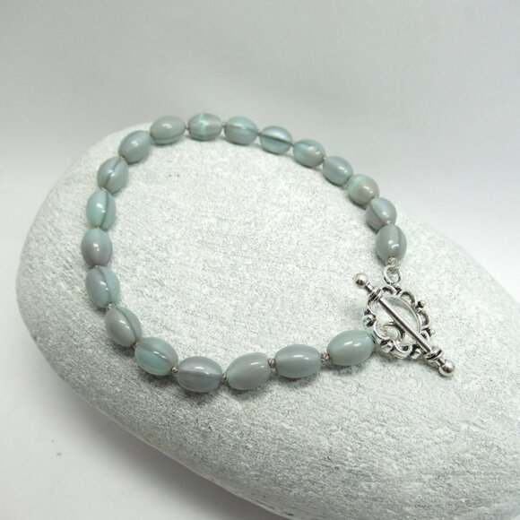 Vintage Uranium Glass bead bracelet - Picture 12 of 12